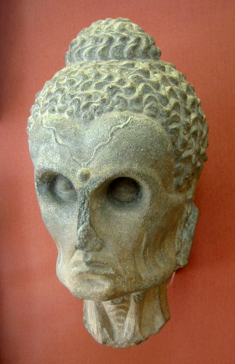 Capul lui Siddharta Gautama, British Museum, Londra, sursa Wikipedia.