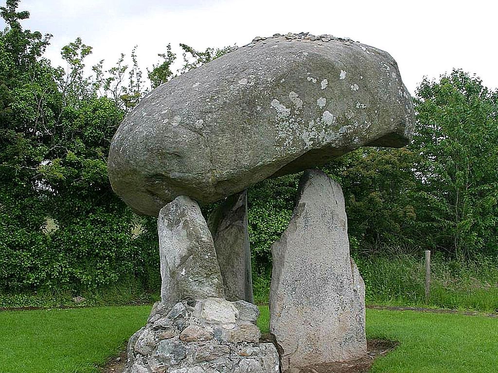 Proleek dolmen. Autor Jon Sullivan, sursa Wikipedia.