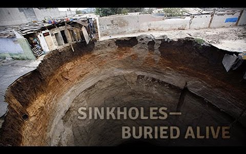 Găuri misterioase pretutindeni în lume